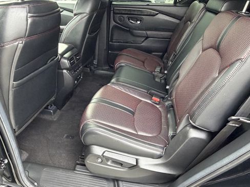 Used 2025 Honda Pilot Black Edition image 23