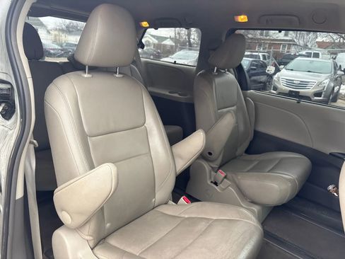 Used 2017 Toyota Sienna XLE w/ XLE Navigation Package image 16