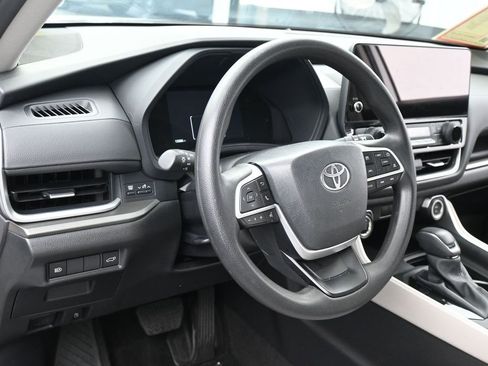 Used 2025 Toyota Grand Highlander FWD image 15
