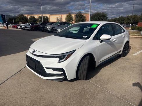 Used 2025 Toyota Corolla SE image 6