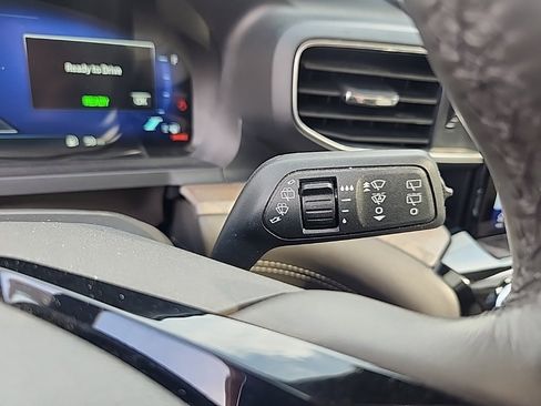 Used 2022 Ford Explorer Platinum w/ Technology Package image 20