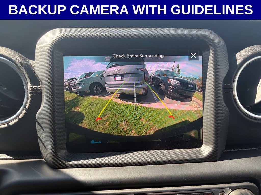 Used 2023 Jeep Wrangler Unlimited Sahara AWD/4WD image 3