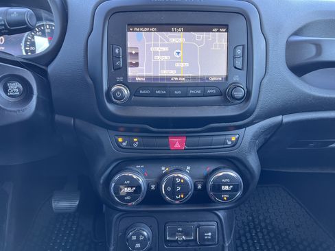 Used 2016 Jeep Renegade Trailhawk w/ Premium Trailhawk Package image 7