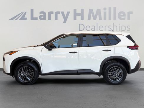 Used 2023 Nissan Rogue S FWD image 2