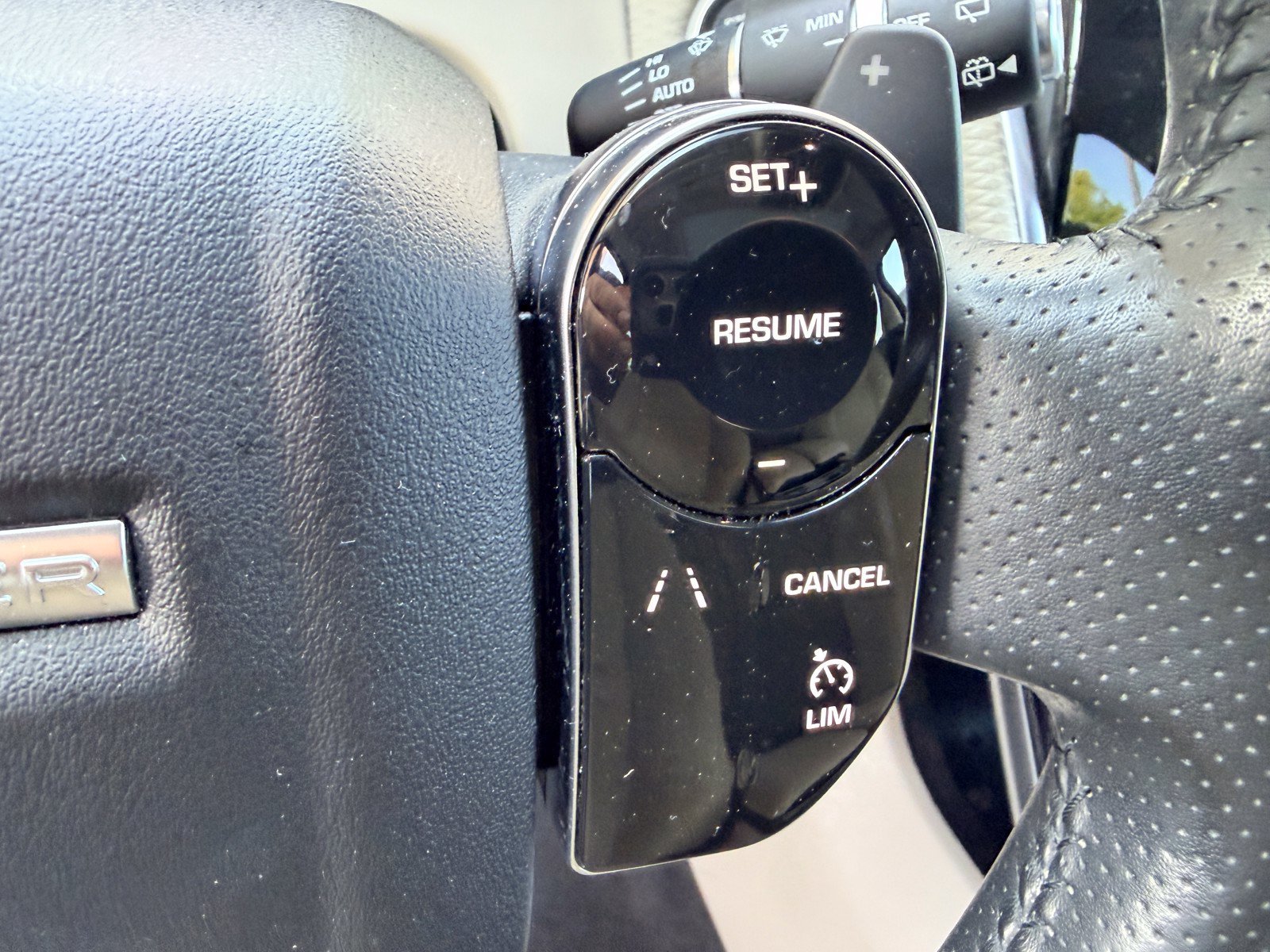 Used 2018 Land Rover Range Rover Velar S AWD/4WD image 12