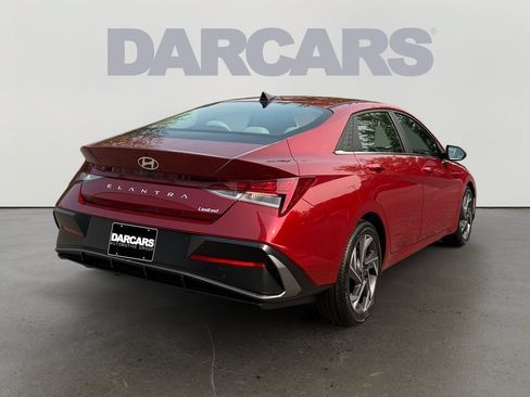 Used 2025 Hyundai Elantra Limited FWD image 7
