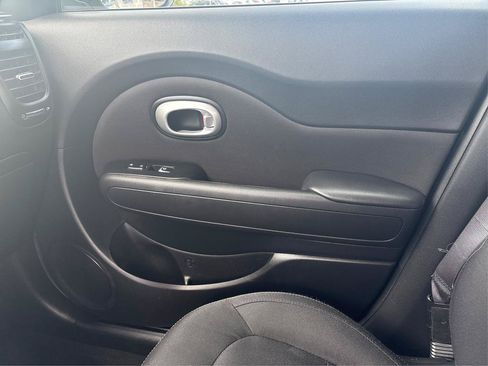 Used 2018 Kia Soul + FWD image 18