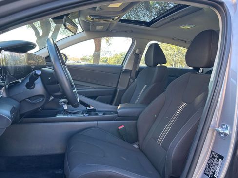 Used 2025 Hyundai Elantra SEL image 22