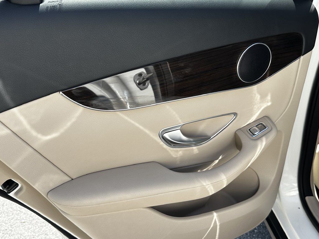 Certified 2022 Mercedes-Benz GLC 300 image 27
