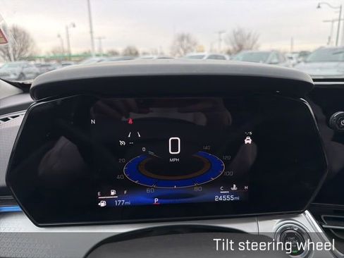 Used 2025 Chevrolet Trax LT w/ LT Convenience Package image 34