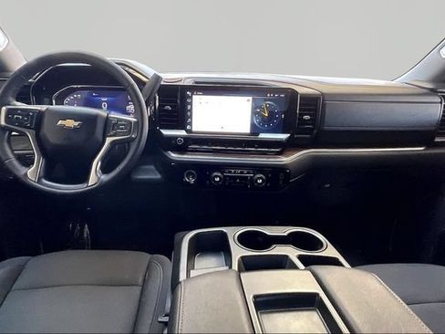 Used 2024 Chevrolet Silverado 1500 LT AWD/4WD image 7