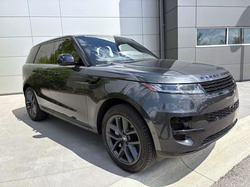 Used 2025 Land Rover Range Rover Sport SE AWD/4WD image 3
