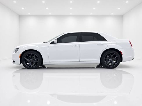 Used 2021 Chrysler 300 S RWD image 2