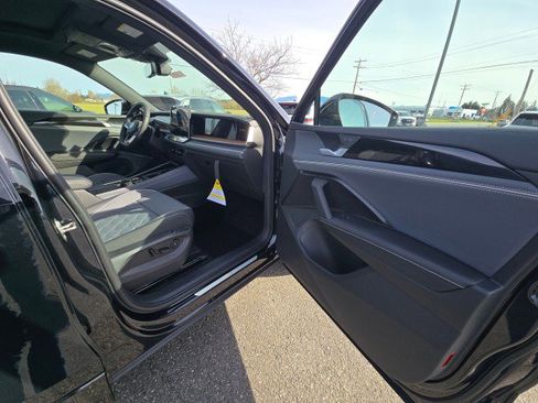 New 2026 Volkswagen Tiguan SEL R-Line AWD/4WD image 11