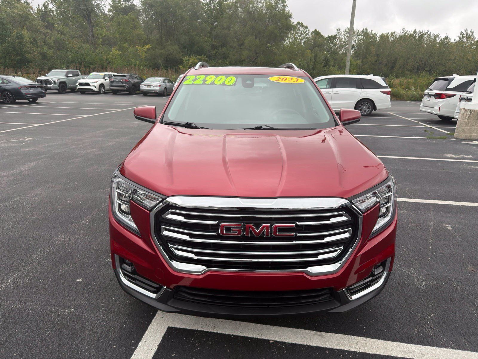 Used 2023 GMC Terrain SLT w/ Infotainment Package II FWD image 10
