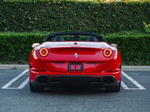 Used 2016 Ferrari California T image 7