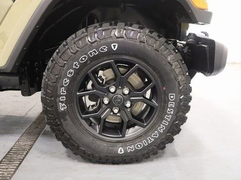 New 2025 Jeep Gladiator Willys image 25