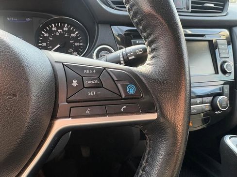Used 2019 Nissan Rogue SV w/ Premium Package image 15