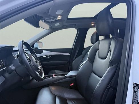 Used 2018 Volvo XC90 T5 Momentum w/ Convenience Package image 10