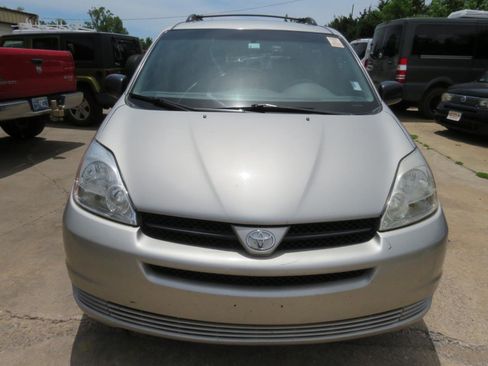 Used 2005 Toyota Sienna LE FWD image 2