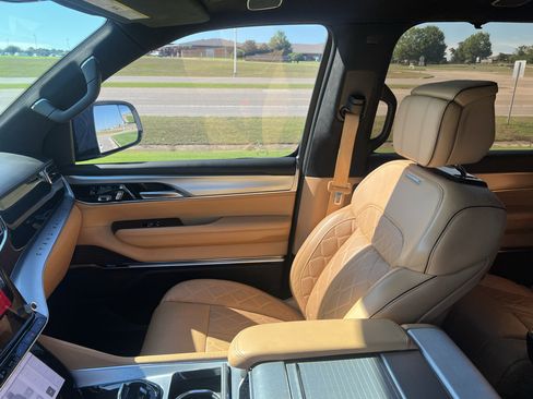 Used 2023 Jeep Grand Wagoneer L Series III w/ HD Trailer Tow Package AWD/4WD image 24