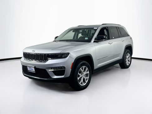 Used 2022 Jeep Grand Cherokee Limited image 1