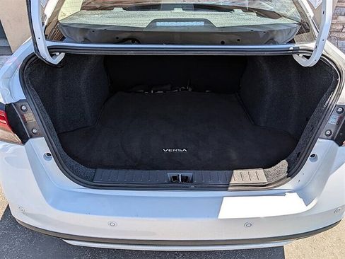 Used 2025 Nissan Versa SR FWD image 31