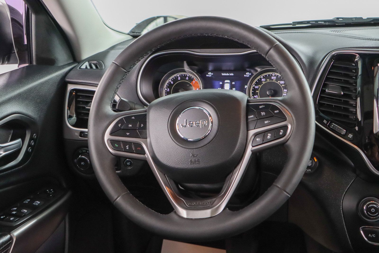 Used 2022 Jeep Cherokee Limited AWD/4WD image 12