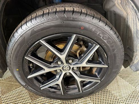 Used 2018 Toyota RAV4 SE w/ Advanced Technology Package FWD image 13