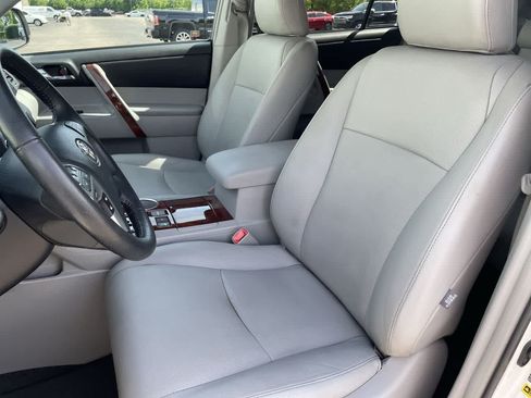 Used 2013 Toyota Highlander Limited AWD/4WD image 12