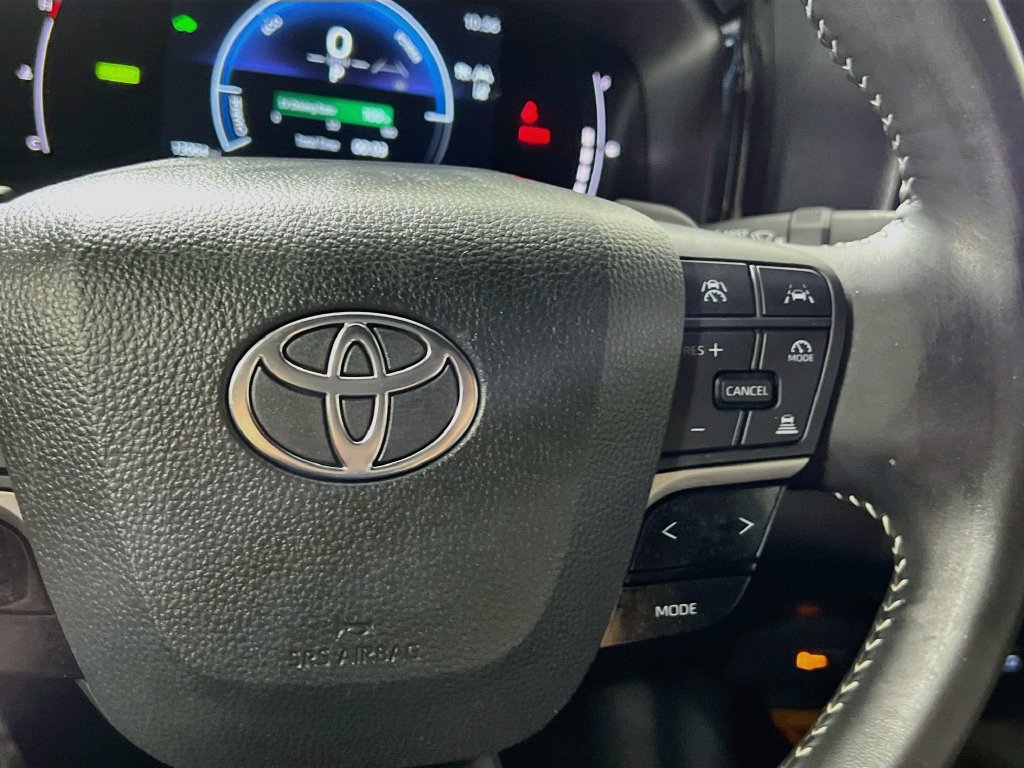 Used 2025 Toyota Camry SE FWD image 17