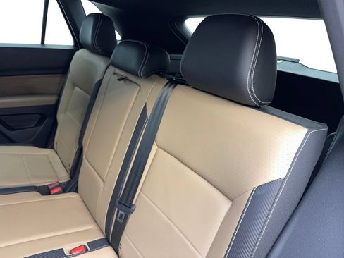 Used 2023 Volkswagen Atlas Cross Sport SE w/ Panoramic Sunroof Package FWD image 34