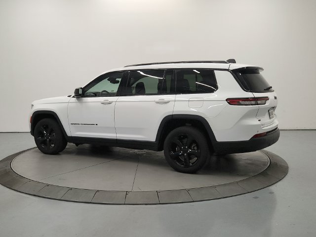 Used 2022 Jeep Grand Cherokee L Limited w/ Black Appearance Package RWD image 6