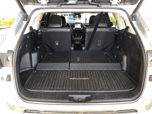 Used 2020 Toyota Highlander XLE image 50