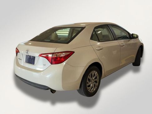 Used 2017 Toyota Corolla LE image 4