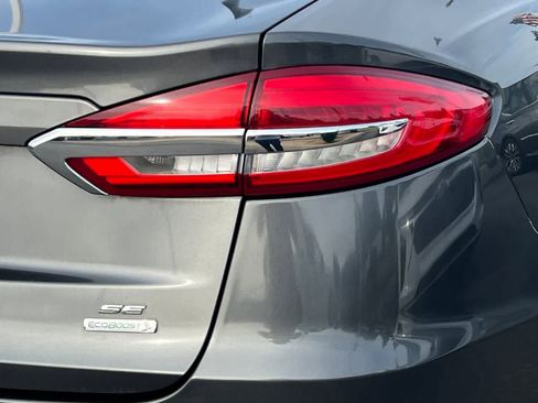 Used 2019 Ford Fusion SE FWD image 17