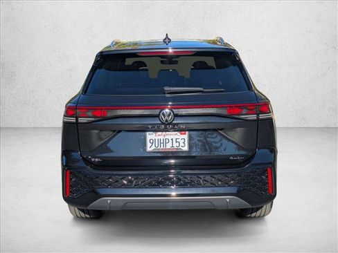 Used 2025 Volkswagen Tiguan SEL R-Line image 7