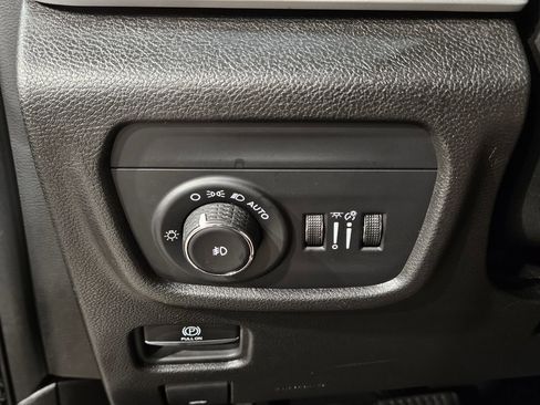 Used 2024 Jeep Grand Cherokee Limited image 25