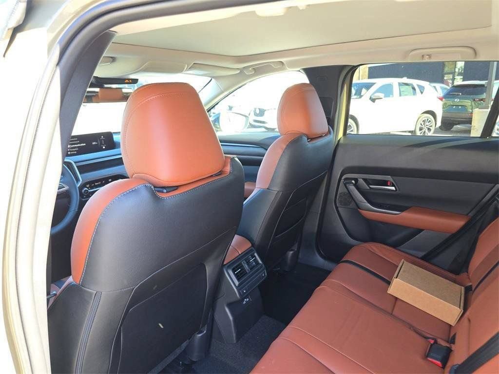 Certified 2026 MAZDA CX-50 Meridian Edition w/ Apex Package AWD/4WD image 17