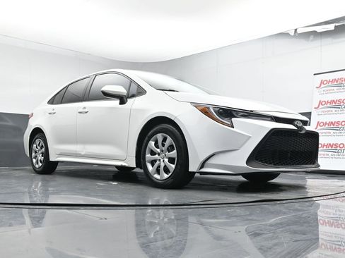 Used 2021 Toyota Corolla LE image 33