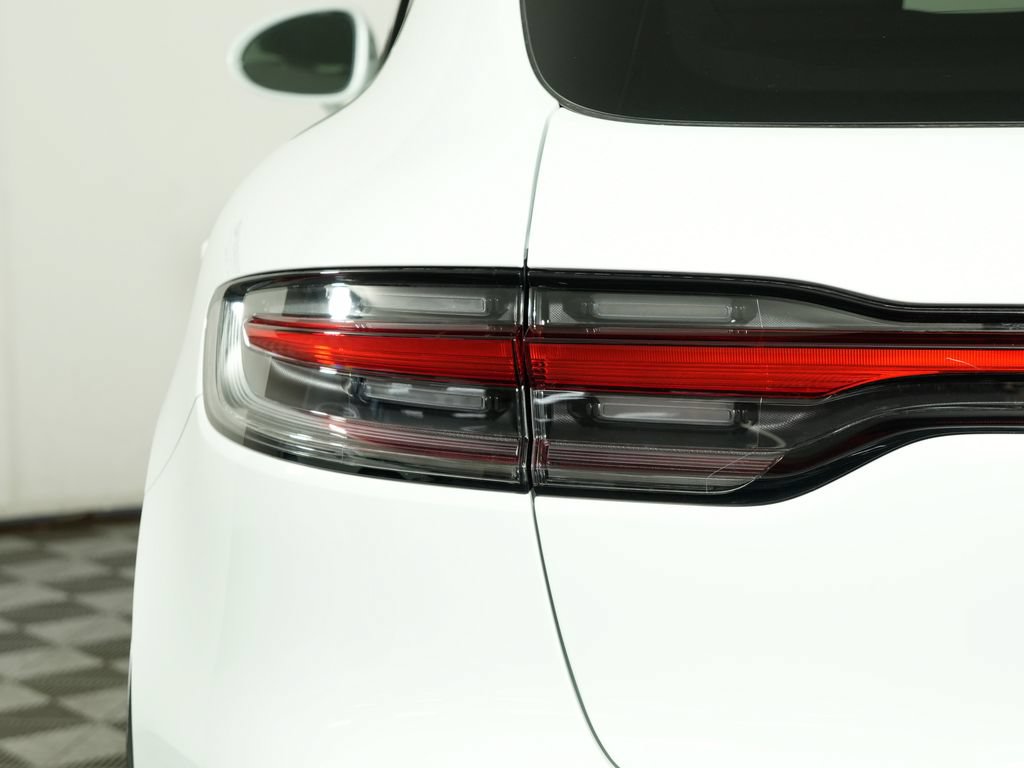Used 2026 Porsche Macan AWD/4WD image 12
