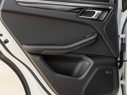 Certified 2026 Porsche Macan Turbo AWD/4WD image 33