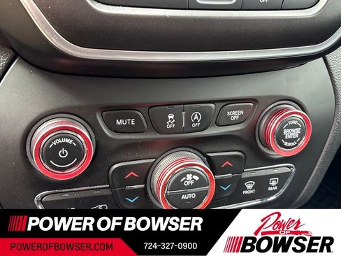 Used 2022 Jeep Cherokee Trailhawk w/ Trailer Tow Group image 16