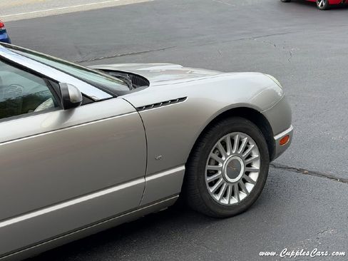 Used 2004 Ford Thunderbird image 30