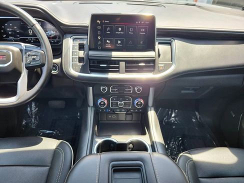 Used 2022 GMC Yukon XL SLT w/ SLT Premium Package AWD/4WD image 12
