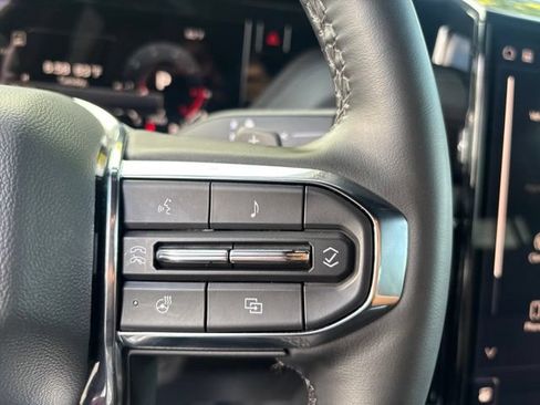 Used 2025 GMC Yukon Denali AWD/4WD image 20