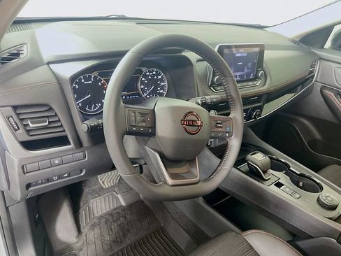Used 2025 Nissan Rogue SV AWD/4WD image 10