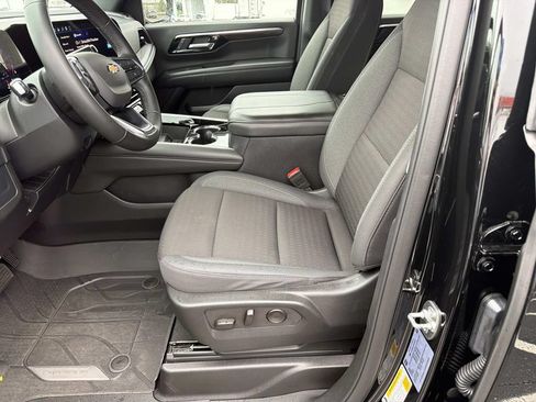 Used 2025 Chevrolet Suburban LS AWD/4WD image 20