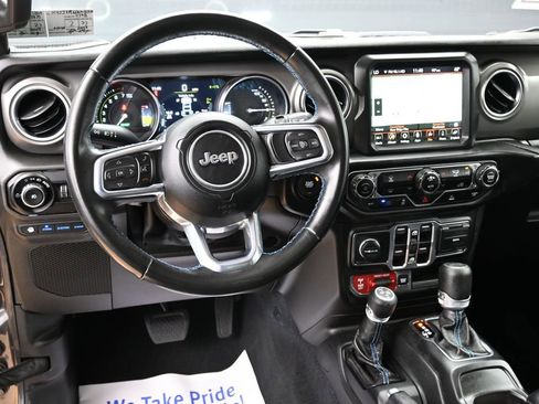 Used 2022 Jeep Wrangler Unlimited Rubicon 4xe AWD/4WD image 33