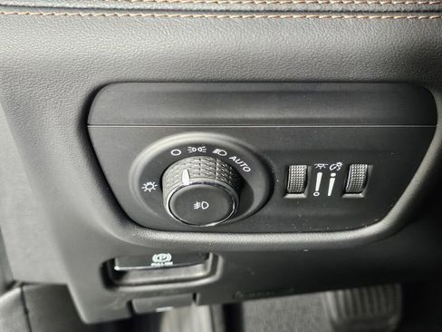 Used 2023 Jeep Grand Cherokee Summit image 23